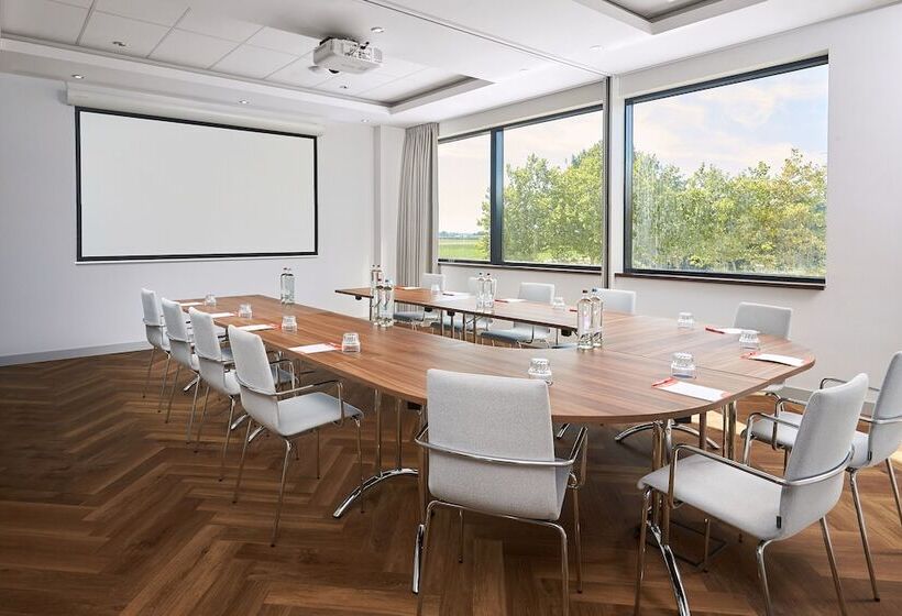 Corendon Apartments Amsterdam Schiphol Airport