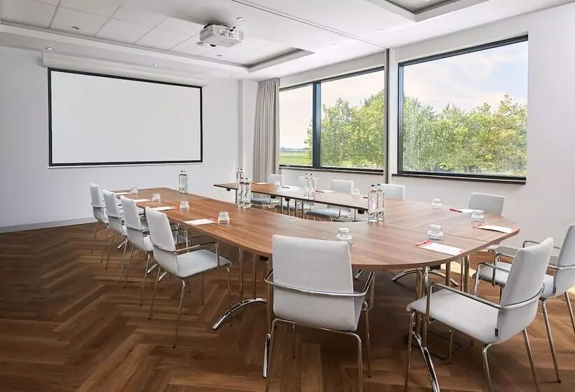 Corendon Apartments Amsterdam Schiphol Airport