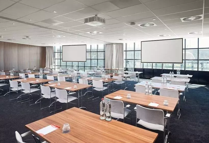 Corendon Apartments Amsterdam Schiphol Airport