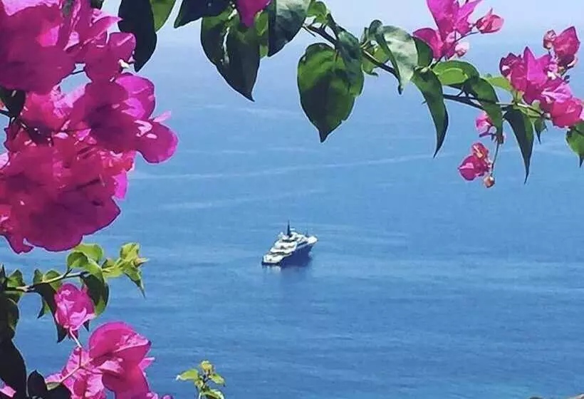 Hotelli Andros Prive Suites