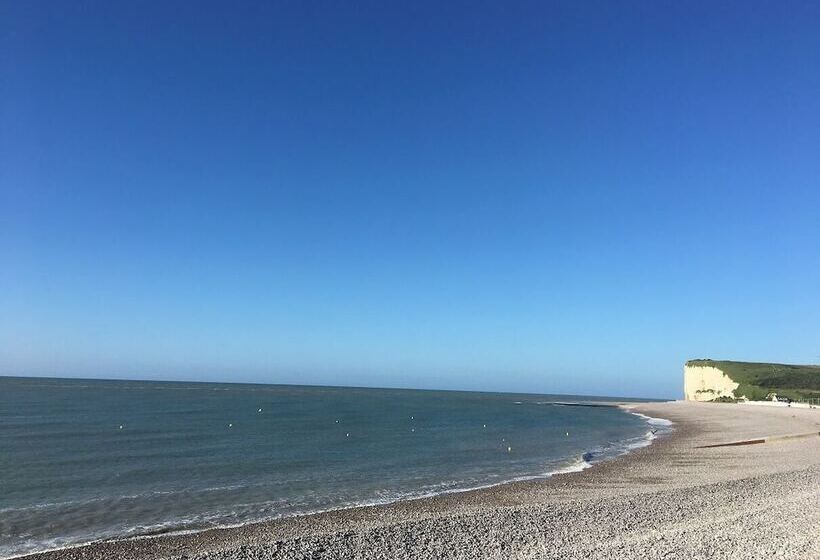 Отель Chateau De Janville