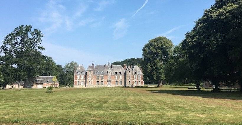Отель Chateau De Janville