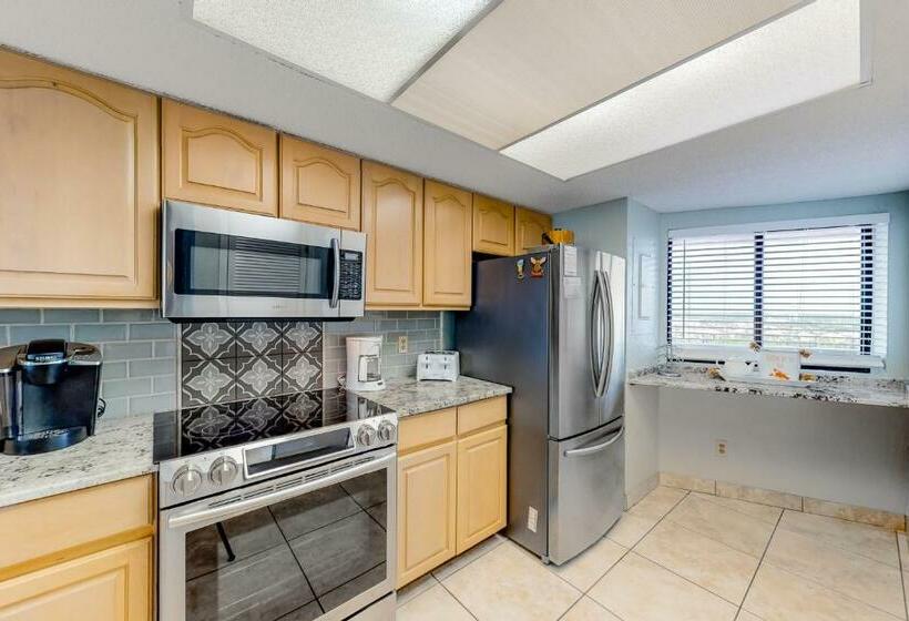 Отель Edgewater Beach Resort 1007