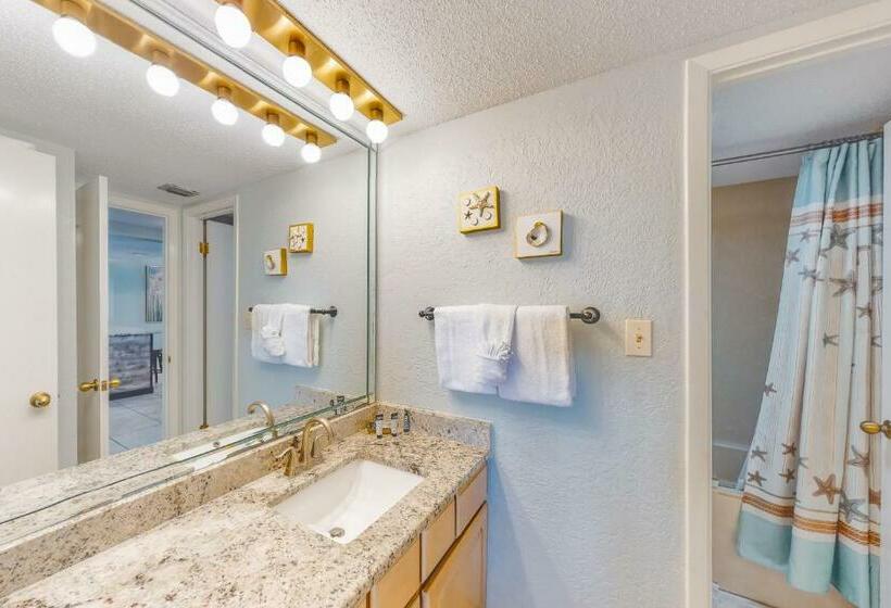 Отель Edgewater Beach Resort 1007