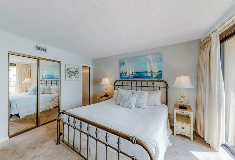 Отель Edgewater Beach Resort 1007