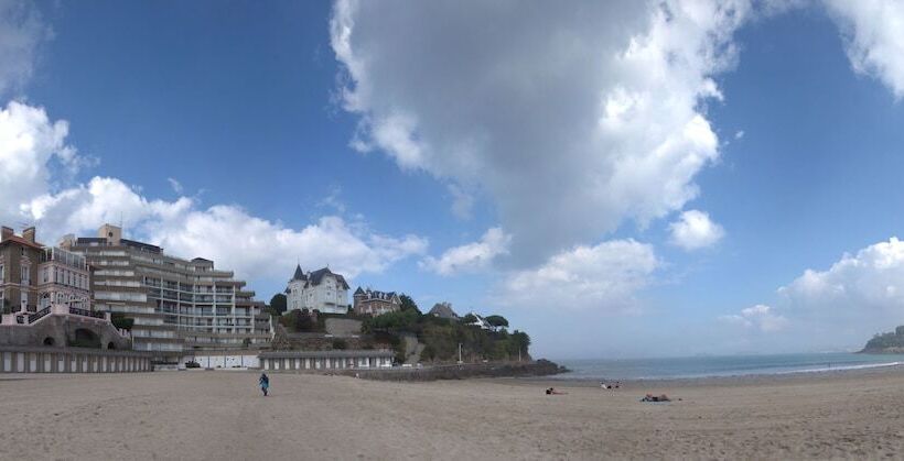 هتل Le Crystal Dinard Plage