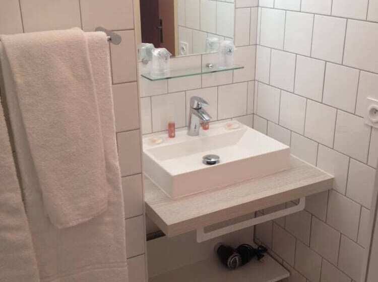 هتل Le Crystal Dinard Plage