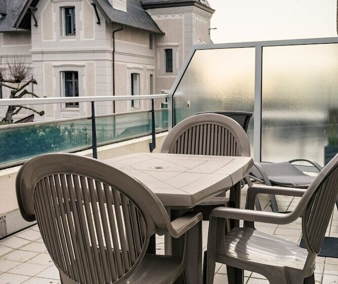 هتل Le Crystal Dinard Plage