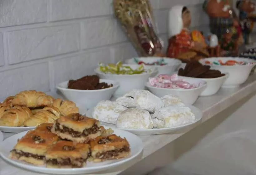 ホテル Mehmon Saroy