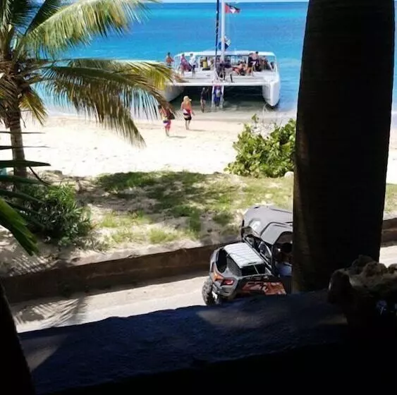 هتل Orrie S Beach Bar And