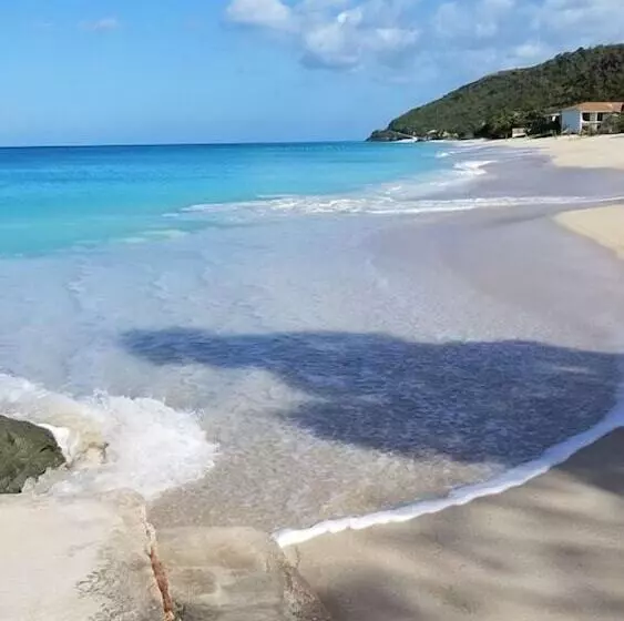 هتل Orrie S Beach Bar And