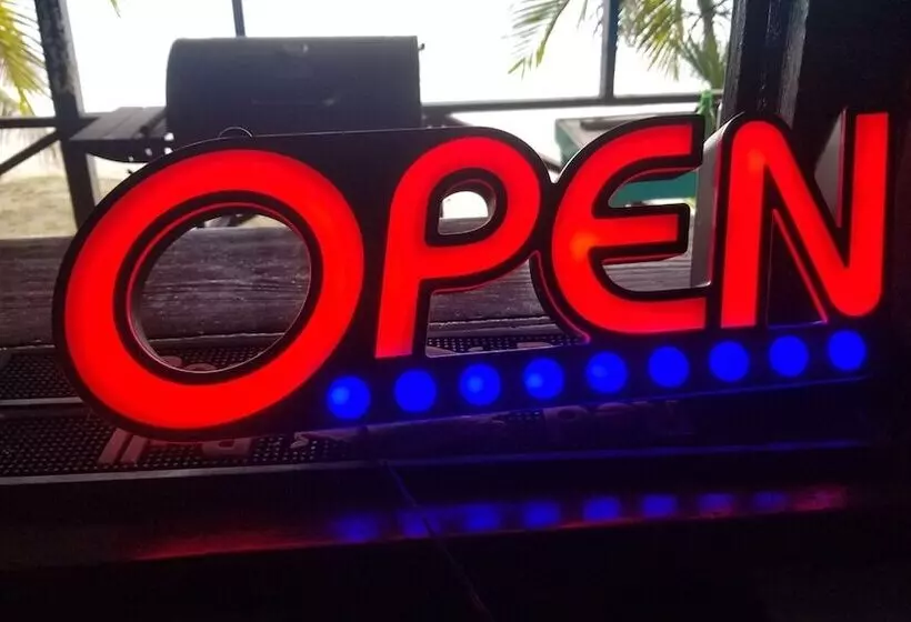 هتل Orrie S Beach Bar And