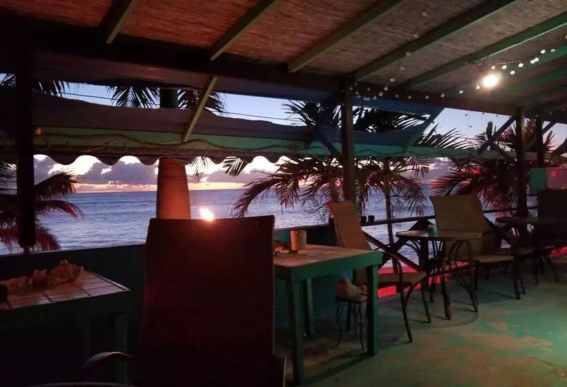 هتل Orrie S Beach Bar And