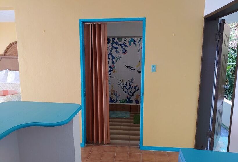 هتل Orrie S Beach Bar And