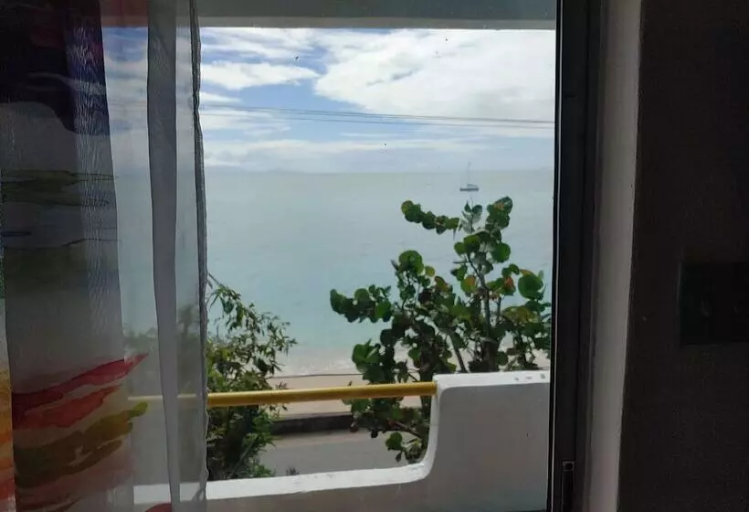 هتل Orrie S Beach Bar And