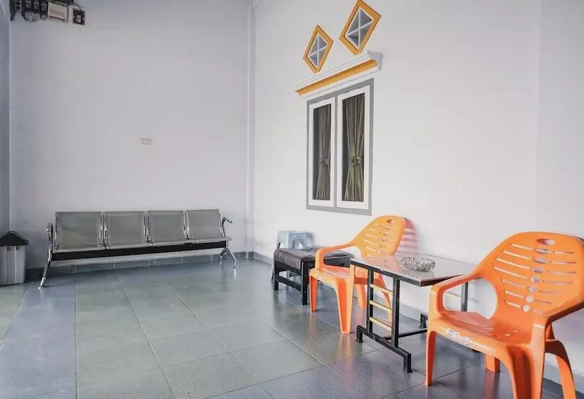 ホテル Reddoorz Syariah Near Tugu Kopi Kepahiang