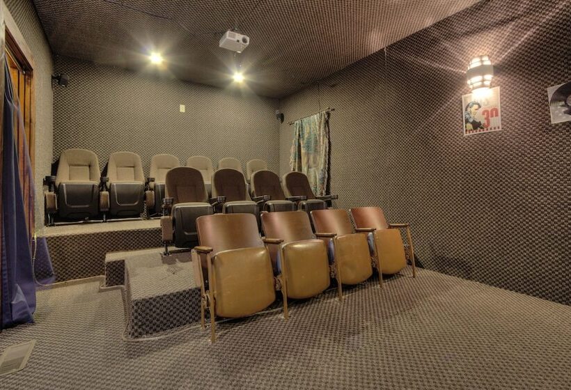 Mystical Creek Pool Lodge #600