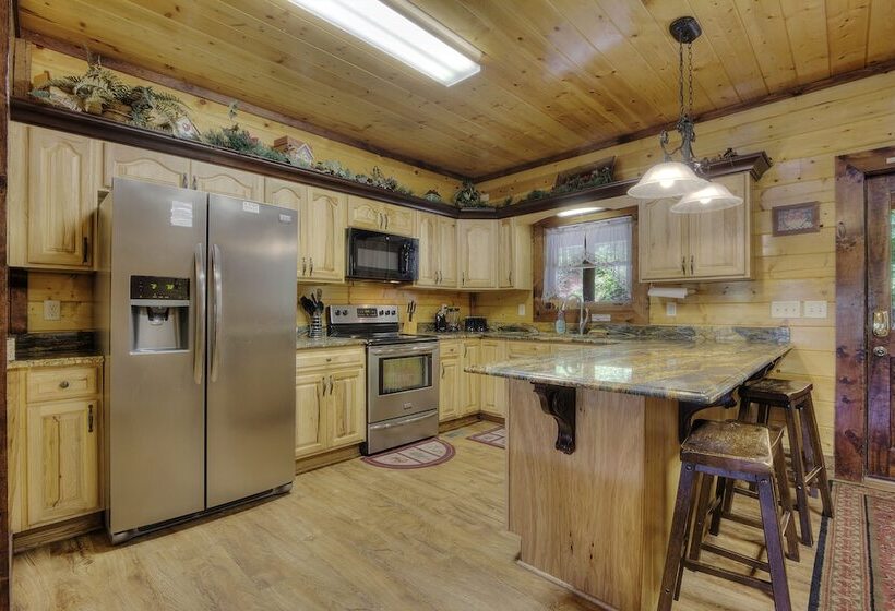 Mystical Creek Pool Lodge #600