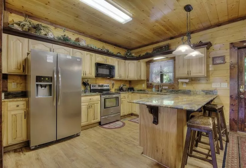 Mystical Creek Pool Lodge #600