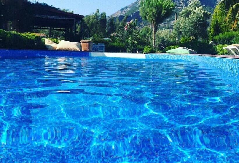 پانسیون Ada Boutique