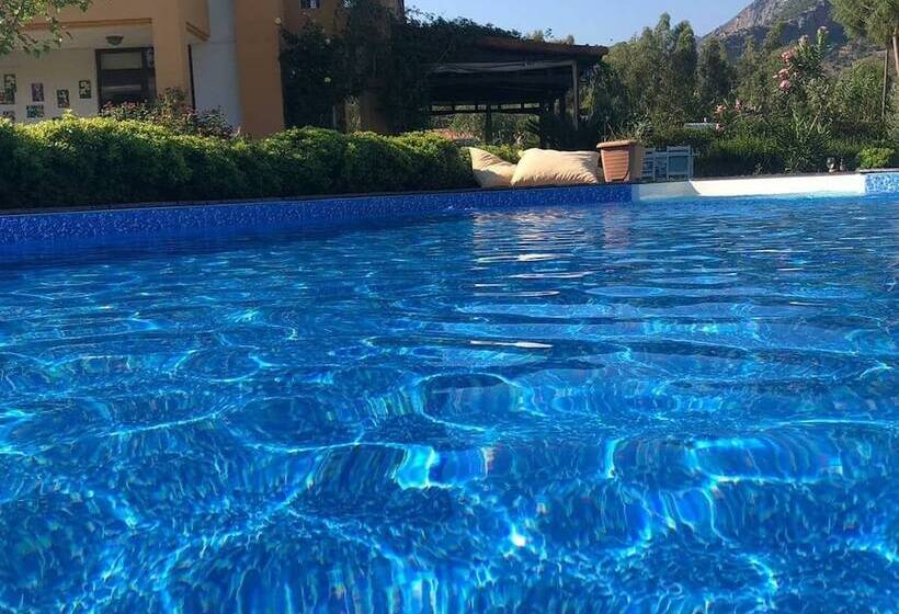 پانسیون Ada Boutique