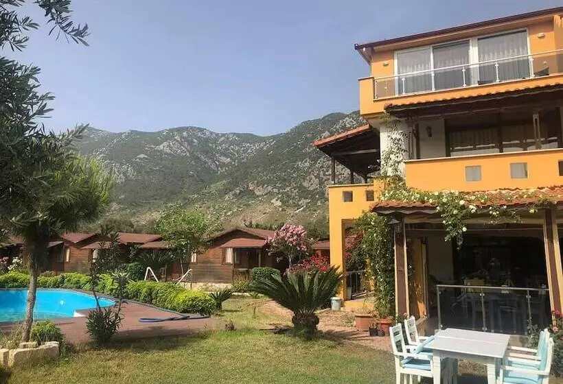 پانسیون Ada Boutique
