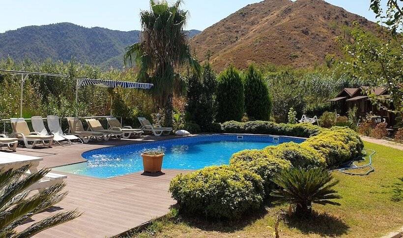 پانسیون Ada Boutique