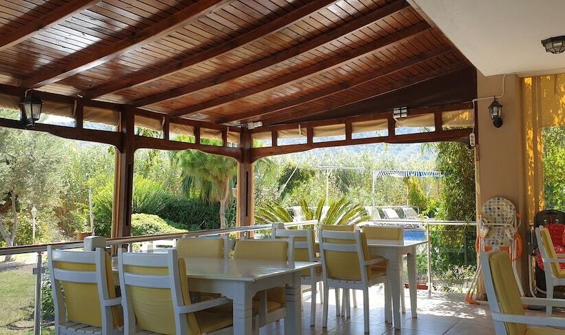 پانسیون Ada Boutique