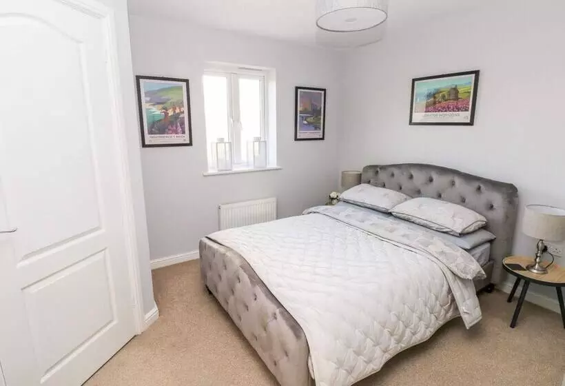 10 Belfrey Close