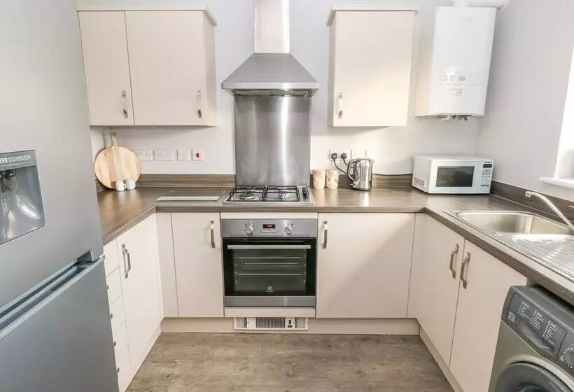 10 Belfrey Close