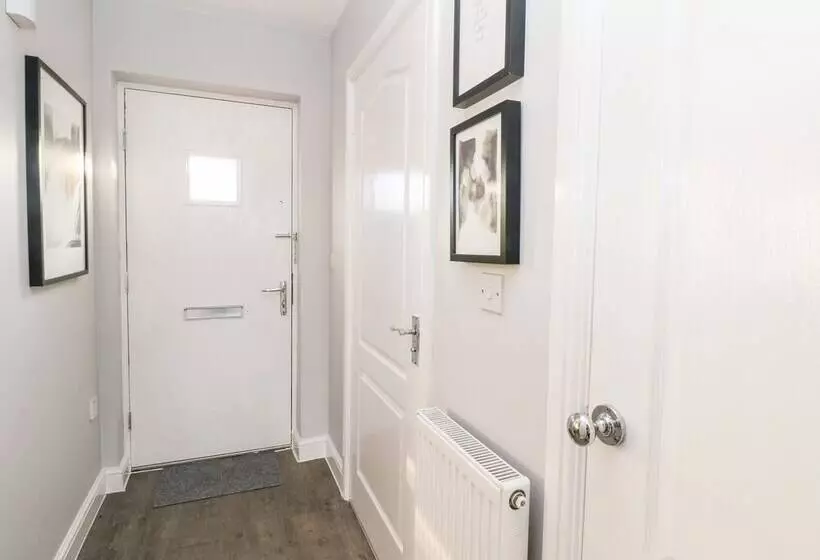 10 Belfrey Close