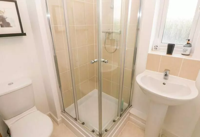 10 Belfrey Close