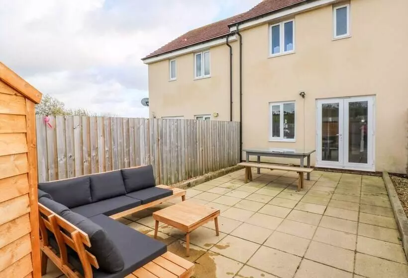 10 Belfrey Close