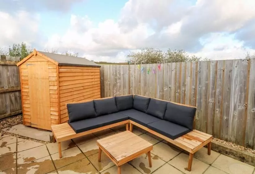 10 Belfrey Close