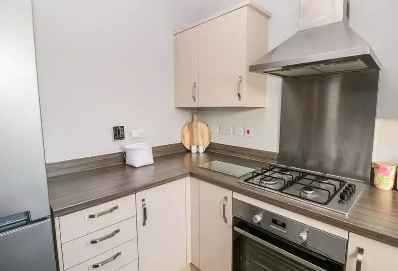 10 Belfrey Close