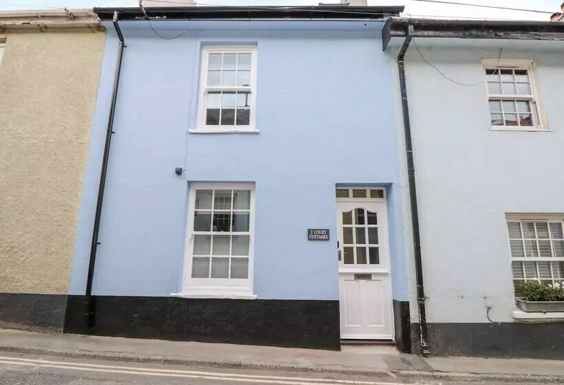 2 Court Cottages