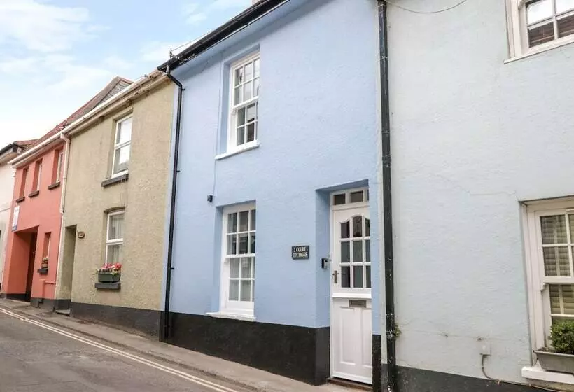 2 Court Cottages