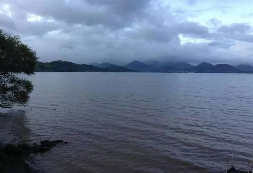 Hotelli La Cabaña Del Lago