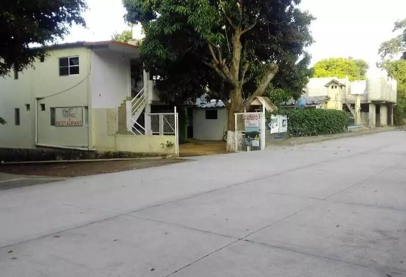 Hotelli La Cabaña Del Lago