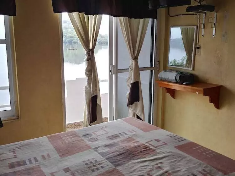 Hotelli La Cabaña Del Lago