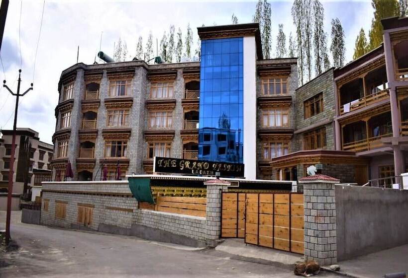 Hotel The Grand Yasmin Leh