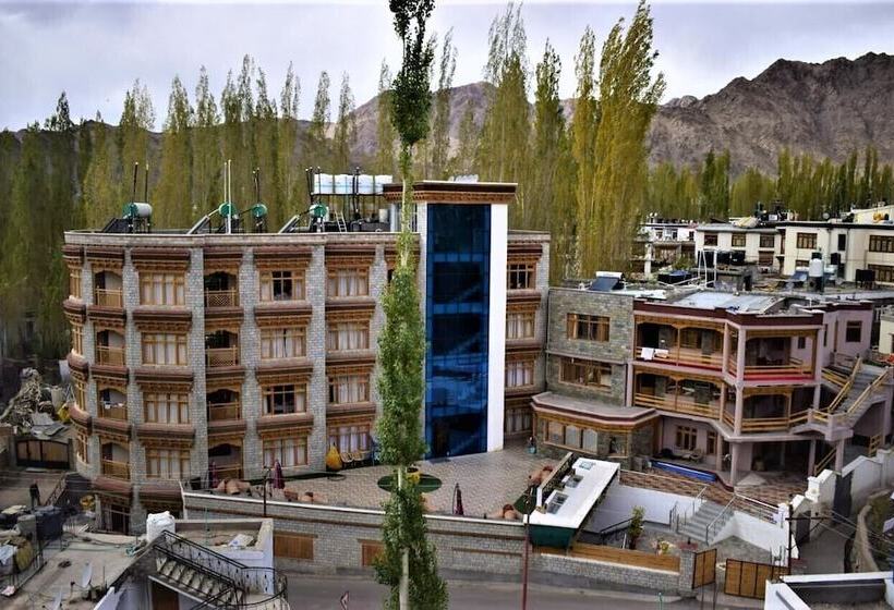 Hotel The Grand Yasmin Leh