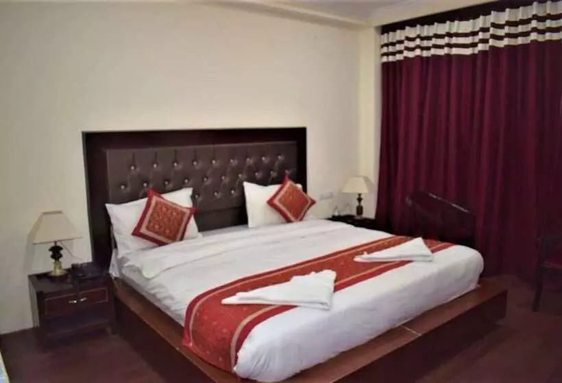 Hotelli The Grand Yasmin Leh