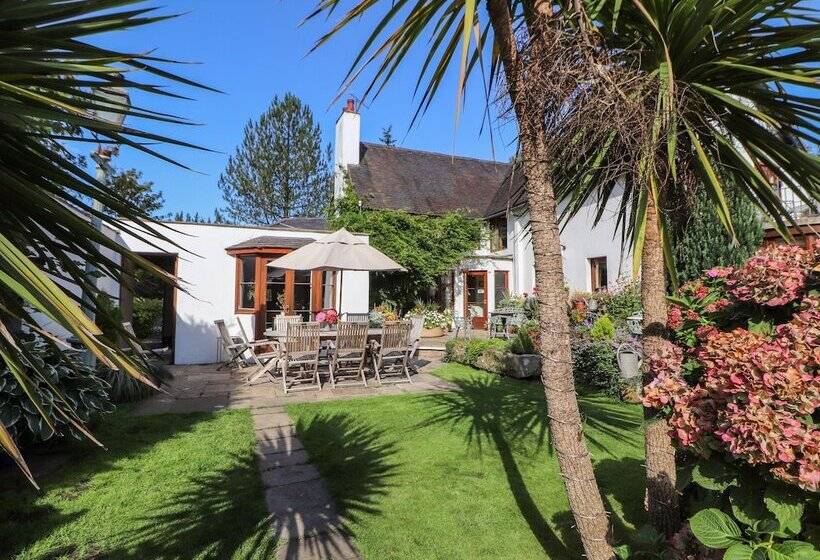 Mickle Trafford Manor