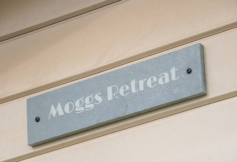 Moggs Retreat