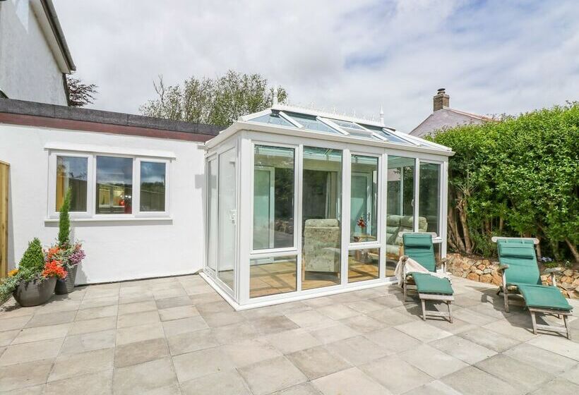 Strawberries & Cream Retreat