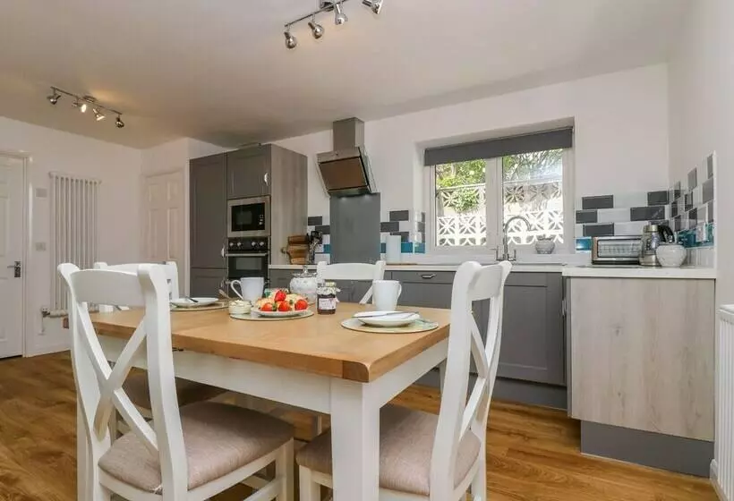 Strawberries & Cream Retreat