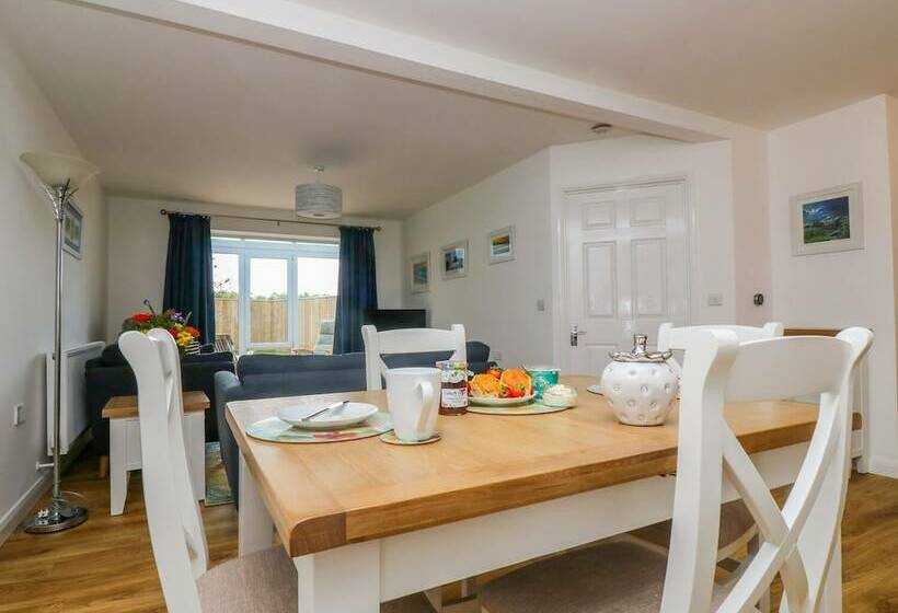 Strawberries & Cream Retreat