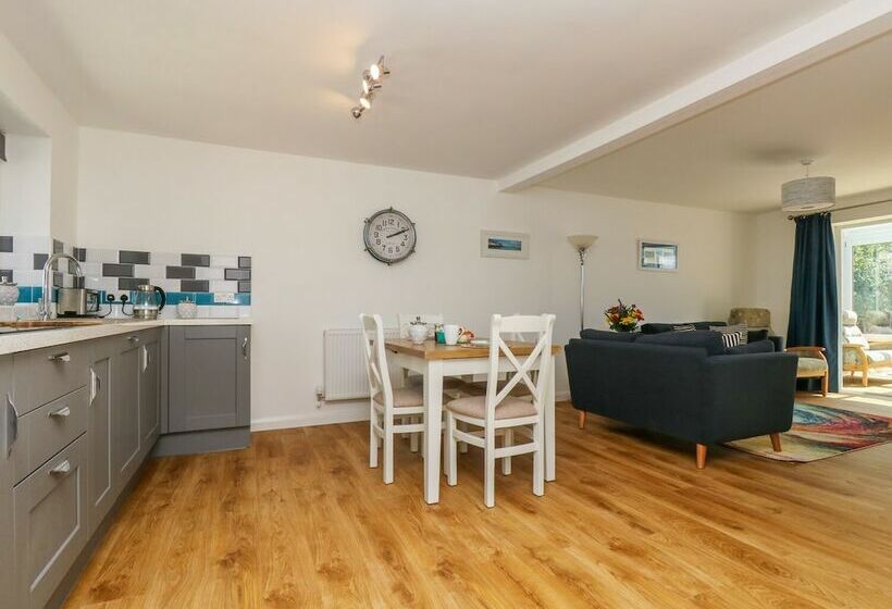 Strawberries & Cream Retreat