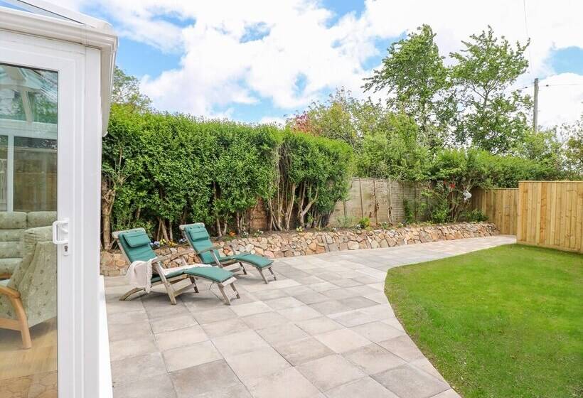 Strawberries & Cream Retreat